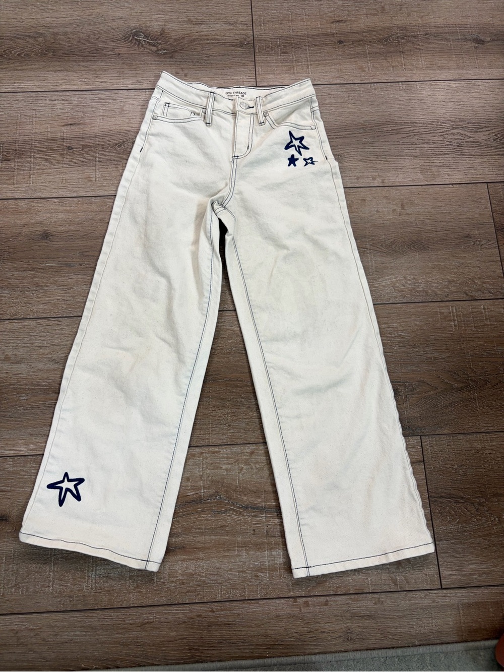 White Wide-Leg Jeans with Star Embroidery